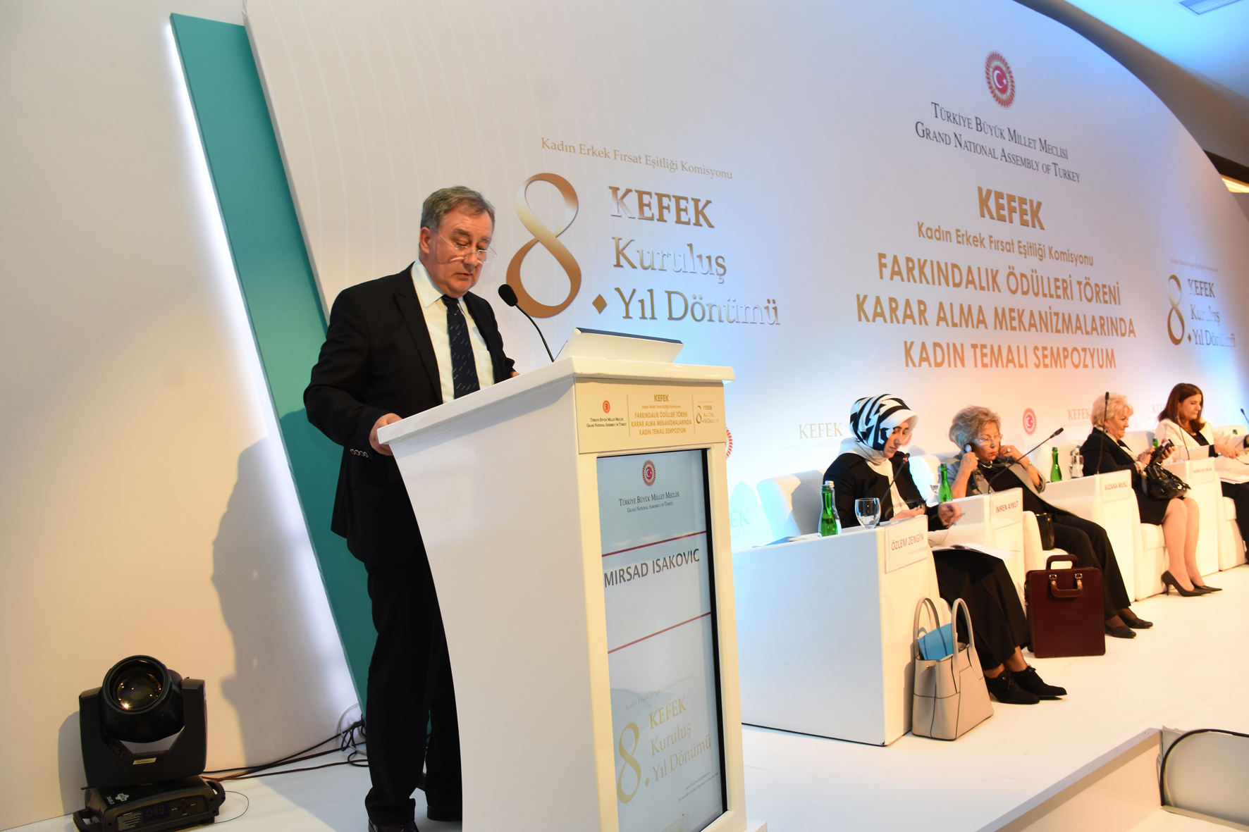 Predsjedavajući Komisije za ostvarivanje ravnopravnosti spolova Predstavničkog doma Mirsad Isaković obratio se u Ankari učesnicima Simpozijuma o učešću žena u mehanizmima odlučivanja 